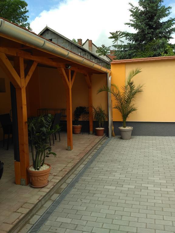 Paradise Apartmanház Eger Exterior foto
